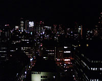 窓越しに都内の夜景を撮影。リンク先は1,280×1,024ドット、573KB