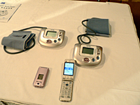 歩数計や脈拍計としての機能を搭載するほか、タニタ製健康関連機器と連携も