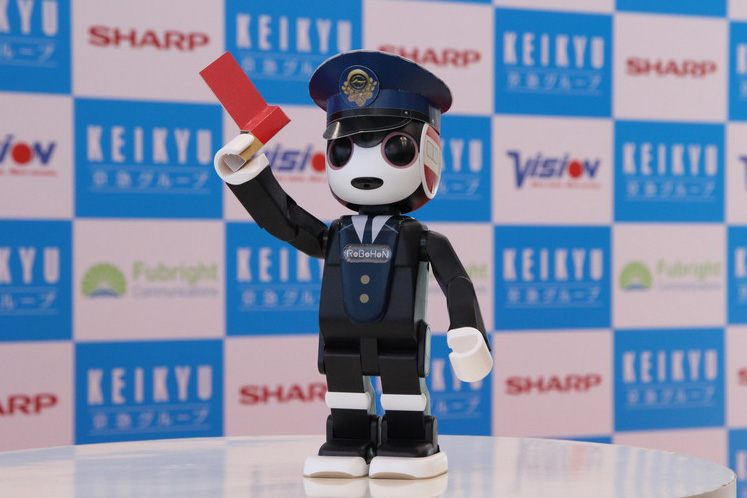 羽田空港で「ロボホン」レンタル、24時間で1500円～ - ケータイ Watch