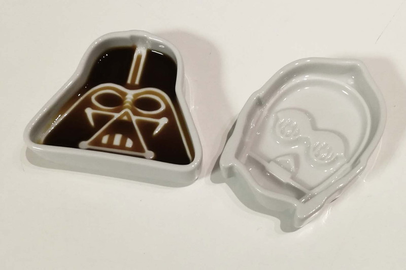 有田焼 スター・ウォーズ 醤油皿 未使用品 スター・ウォーズ』キャラが浮き出る有田焼の醤油皿発売！商品に込めた