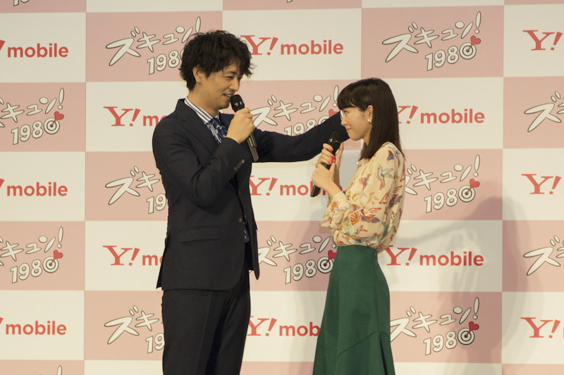 Y Mobileのcm新シリーズ 桐谷美玲 斎藤工が ズキュン ケータイ Watch