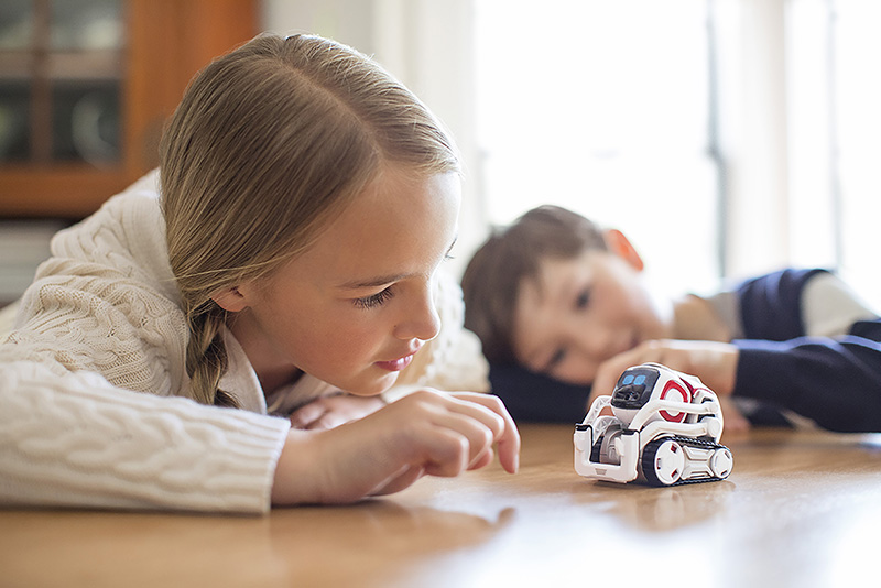 感情表現豊かなAIロボット「COZMO」、タカラトミーが9月発売 - ケータイ Watch