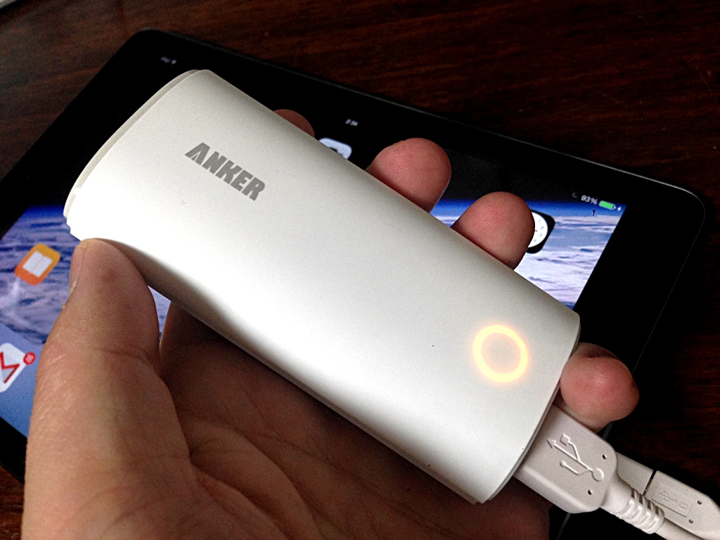 PowerIQ搭載でストレスフリーな小型モバイルバッテリー「Astro