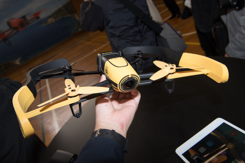 フルHDで空撮、スマホで操作するドローン「Parrot Bebop Drone