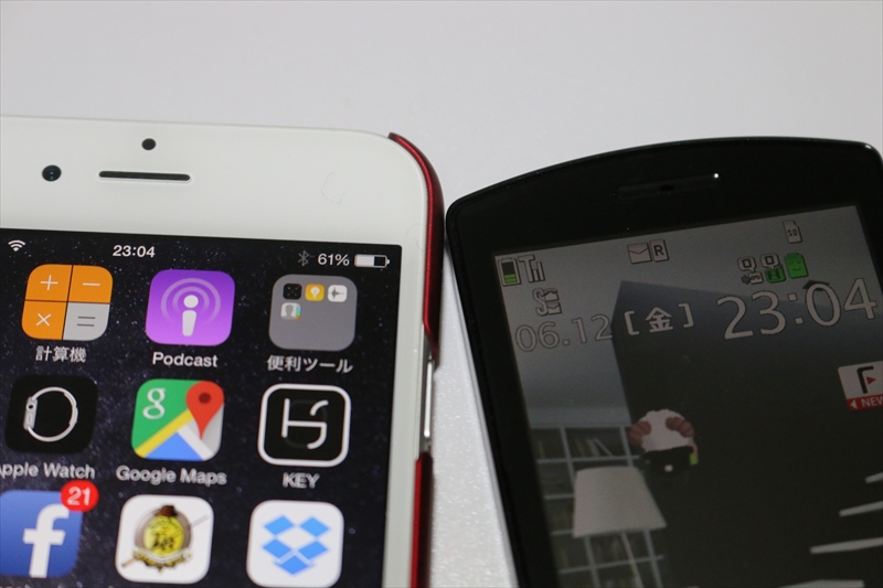 スマートフォン/携帯電話 バッテリー/充電器 今どきのフィーチャーフォン vs. iPhone 6スタミナ対決 - ケータイ 