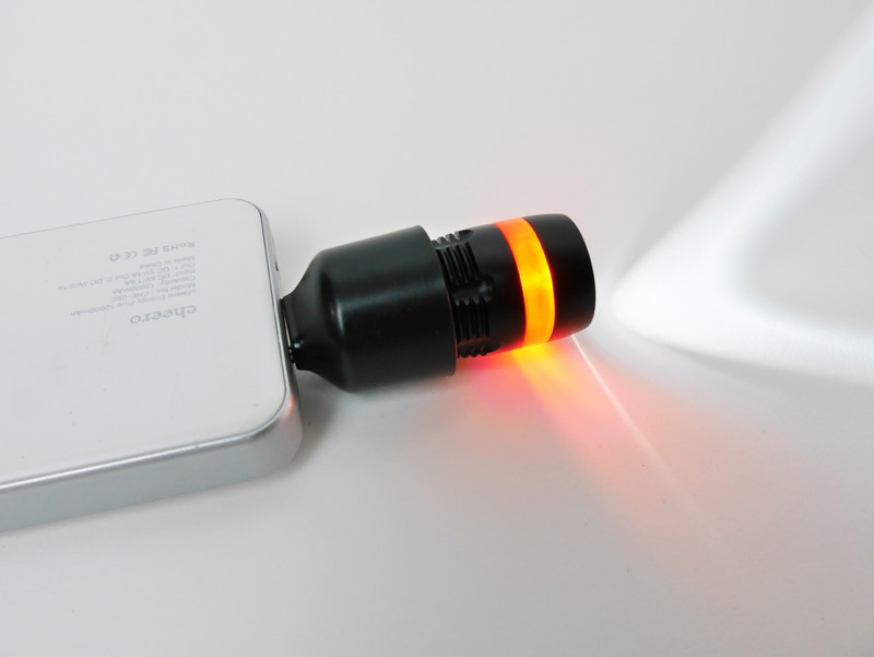 モバイルバッテリーを本格派のライトに変える「USB LED LIGHT ZOOM