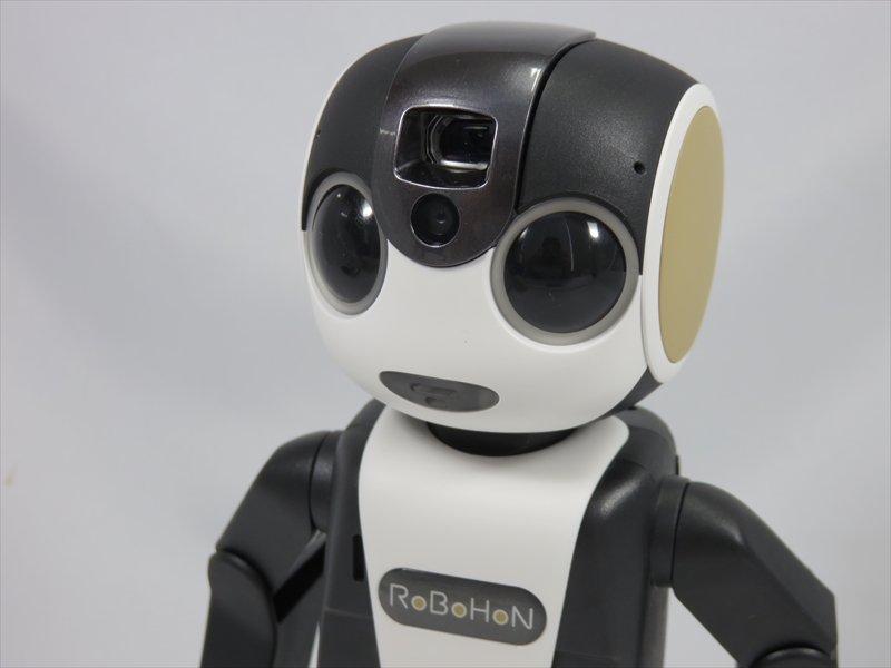 シャープ「RoBoHoN」（ロボホン）、税別19万8000円で5月26日発売