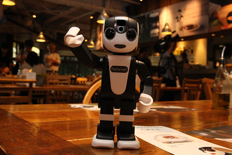 ロボホン シャープの新「ロボホン」、見守り機能、家電リモコンやHEMS連携