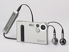 カシオ、世界最薄11.3mmのカードサイズデジタルカメラ