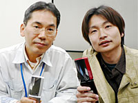 プロジェクトマネージャーの常廣氏（左）と、商品企画担当の井端氏（右）