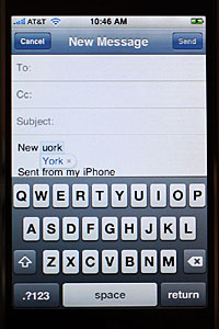 「Y」と入力すべき所誤って「u」と押してしまった場合でも、iPhoneは近くのキーとの組み合わせで候補を表示してくれる