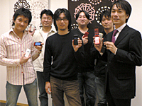 SO905i開発陣。左から増田氏、千葉氏、竹井氏、西田氏、倉島氏、安達氏