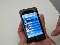 iPod Touchを利用したデモンストレーション。番組選択にはEPGを利用する