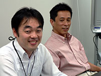 機構設計担当の粂氏とプロジェクトマネージャーの高橋氏