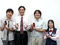 824P開発陣。左から井端氏、渡邊氏、近藤氏、下村氏