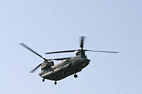NTT東日本の災害対策機器輸送や、吊り下げ訓練に用いられた大型ヘリコプター（CH-47）