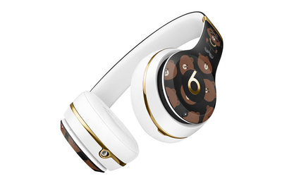 Lineのブラウンがデザインされたbeatsのワイヤレスヘッドホン ケータイ Watch