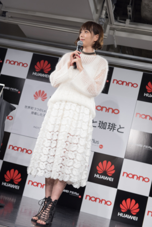 モデル 本田翼が語った Huawei P10 Plus の魅力 写真展が渋谷で開催 ケータイ Watch