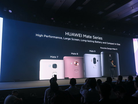 Ai対応でインテリジェントに進化を遂げた Huawei Mate 10 ファーストインプレッション ケータイ Watch