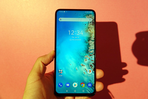 Zenfone 6 が目指したのは 全方位の利便性 ケータイ Watch