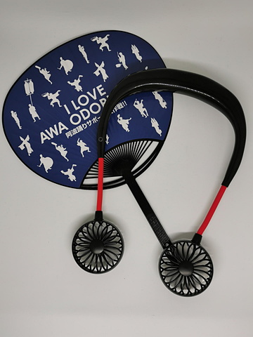 ダブルプロペラの肩乗せ扇風機 ケータイ Watch