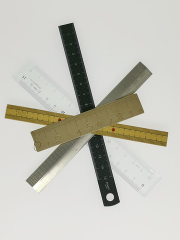 経年変化を楽しむ真鍮製の小振りな10cm定規 Lue 10cm Ruler ケータイ Watch