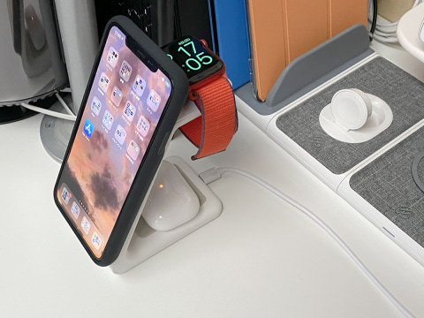 Iphoneとapple Watchとairpods Proを同時に アーッ このマルチ充電スタンド便利っ ケータイ Watch