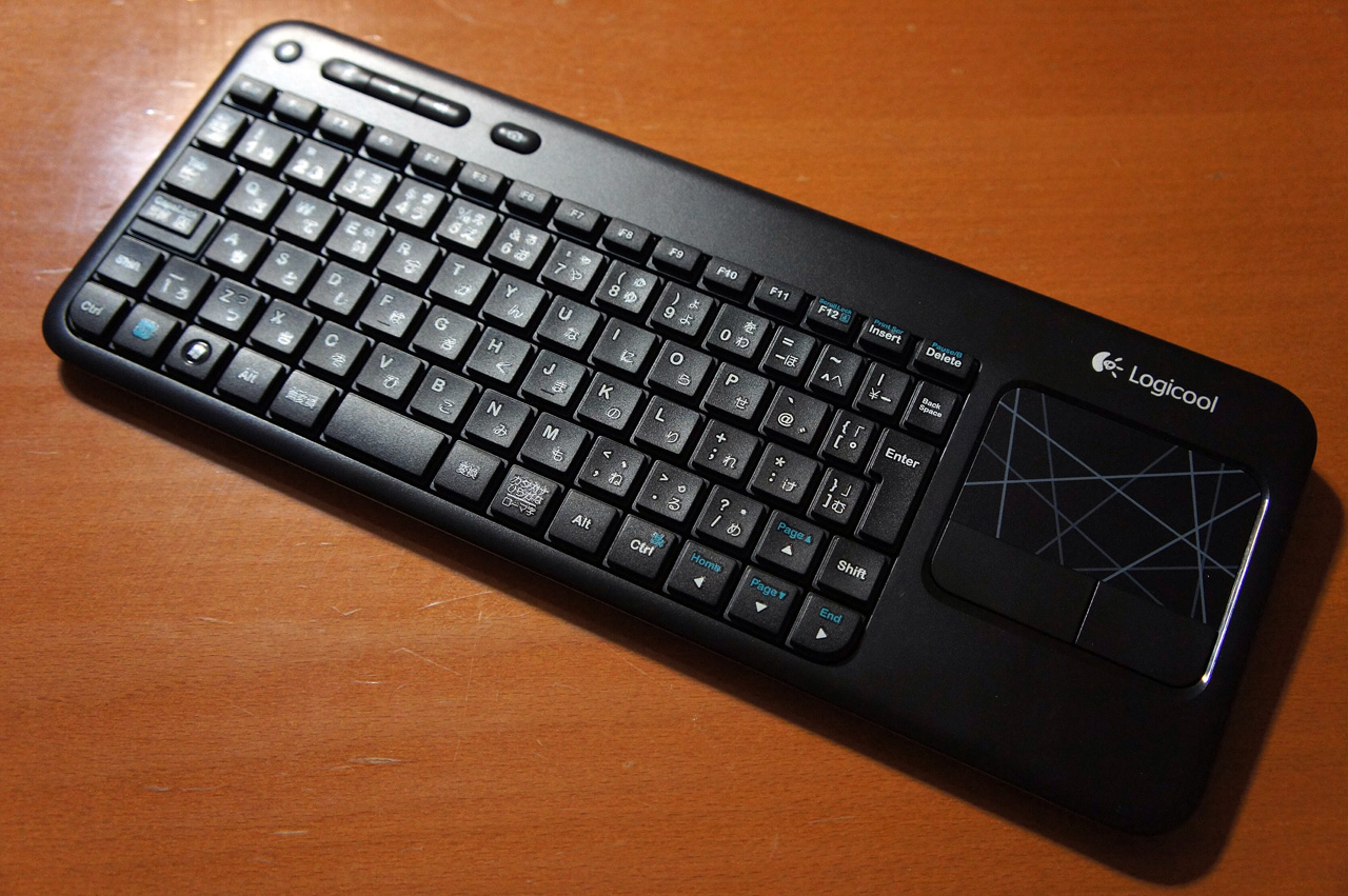 タッチパッド一体型のワイヤレスキーボード Wireless Touch Keyboard