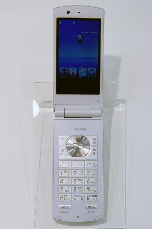 拡大画像 きらめくイルミ スペック充実の N 01e 12 27 ケータイ Watch