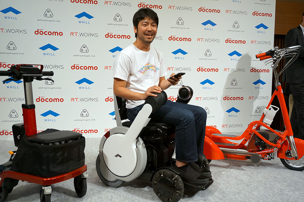 前後左右も楽々移動 ドコモが次世代電動車椅子の法人向けシェアリング ケータイ Watch