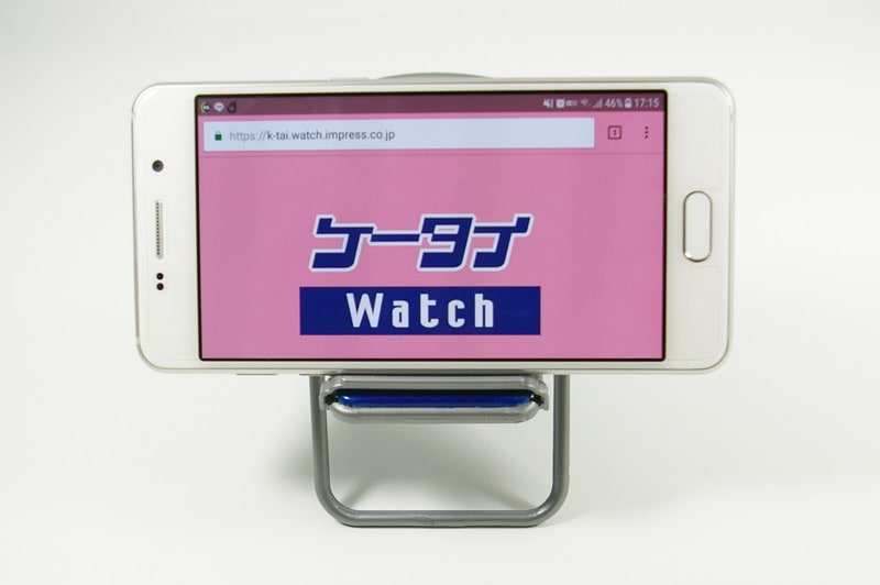 100均で買えるスマホグッズ パイプ椅子型 スマホスタンド ケータイ Watch