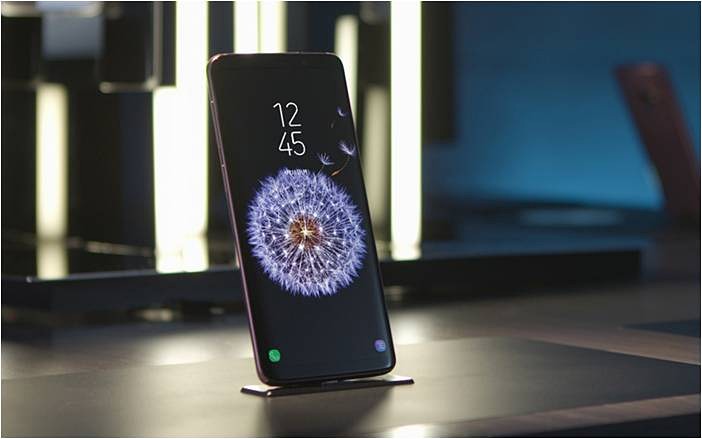 原宿のGalaxy Showcaseで「Galaxy S9/S9+」を参考展示 - ケータイ Watch