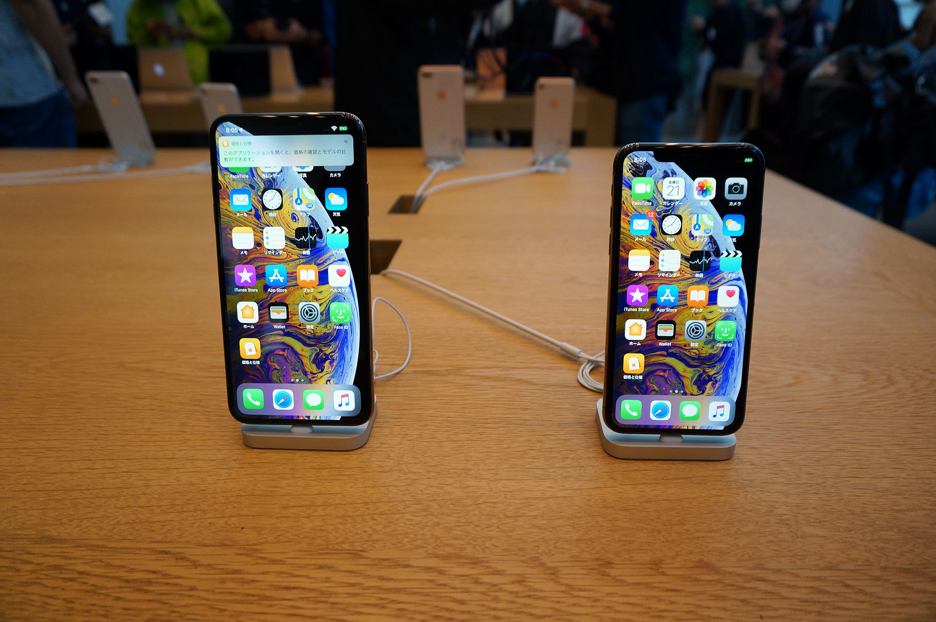 雨のApple 表参道に250人が並ぶ【iPhone XS/XS Max発売】 - ケータイ Watch