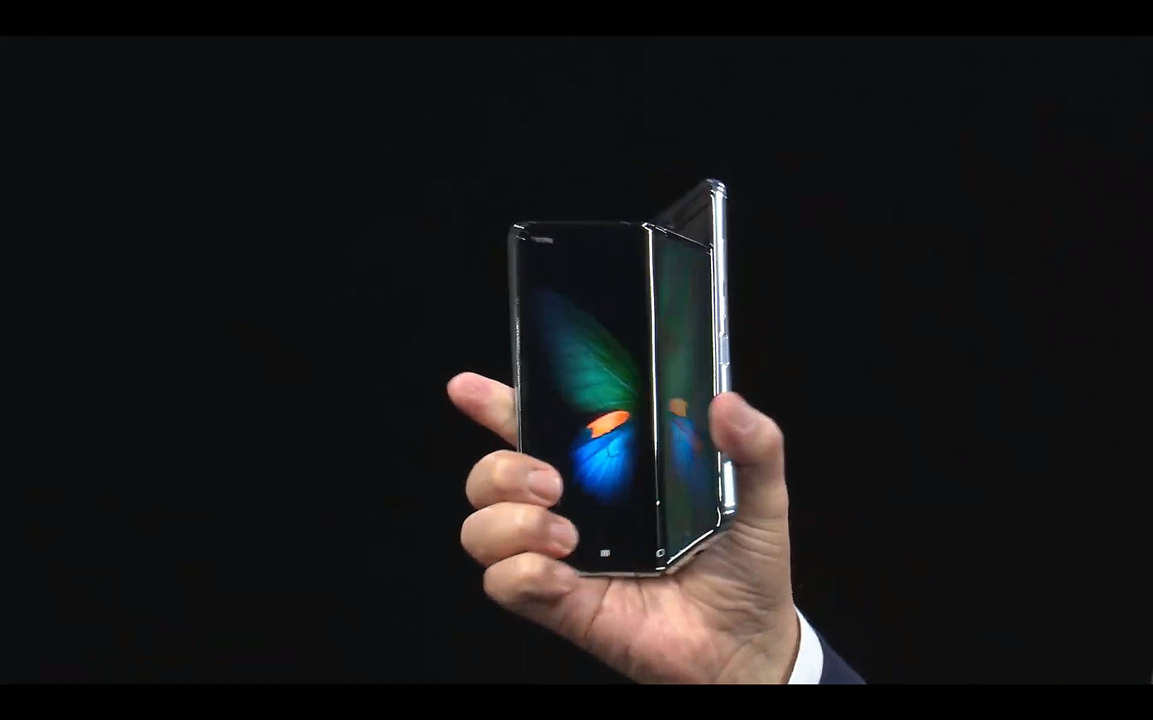 折りたたみの「Galaxy Fold」発表、グローバルで4月発売 - ケータイ Watch