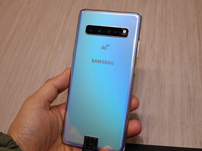 サムスン、「Galaxy S10 5G」の実機公開、「Galaxy Fold」も展示