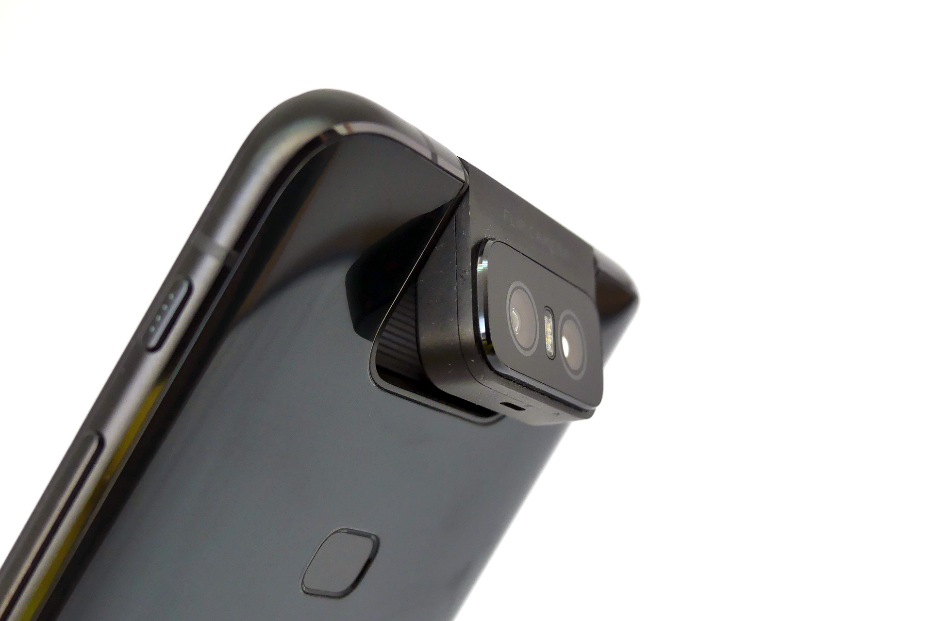 【PR】「ZenFone 6」は奇跡の組み合わせで生まれたハイスペックスマホ - ケータイ Watch