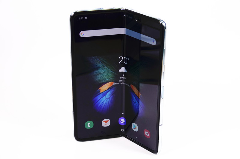 スマートフォン本体 Galaxy fold scv44 au ケータイ Watchスタッフが見る「Galaxy Fold」] - ケータイ Watch