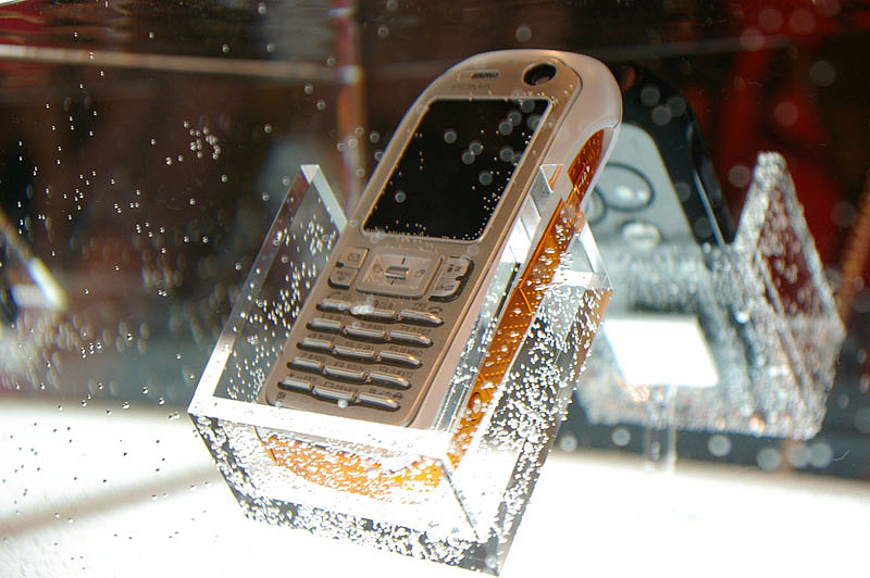 今日は何の日？】ドコモのFOMA初の防水ケータイ「SO902iWP+」が発売