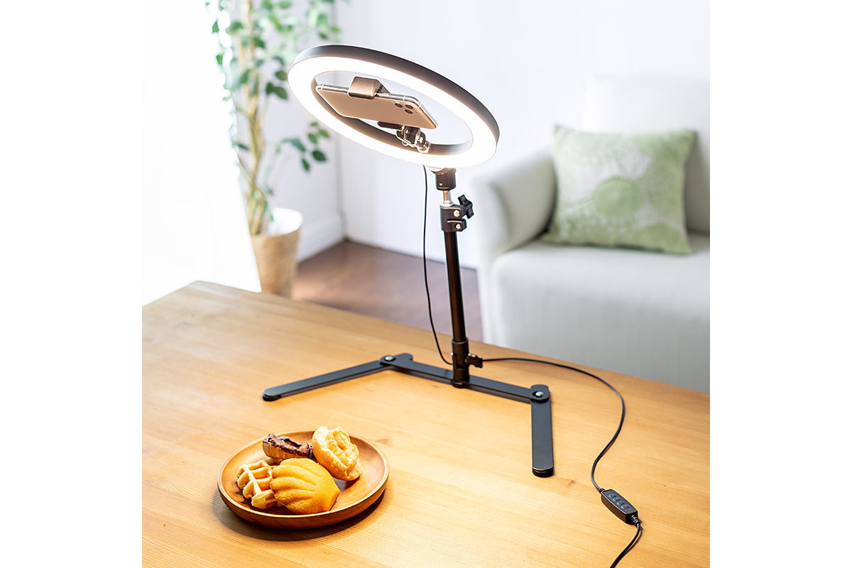 サンワサプライ、俯瞰撮影できるカメラスタンドが2255円――LEDリング