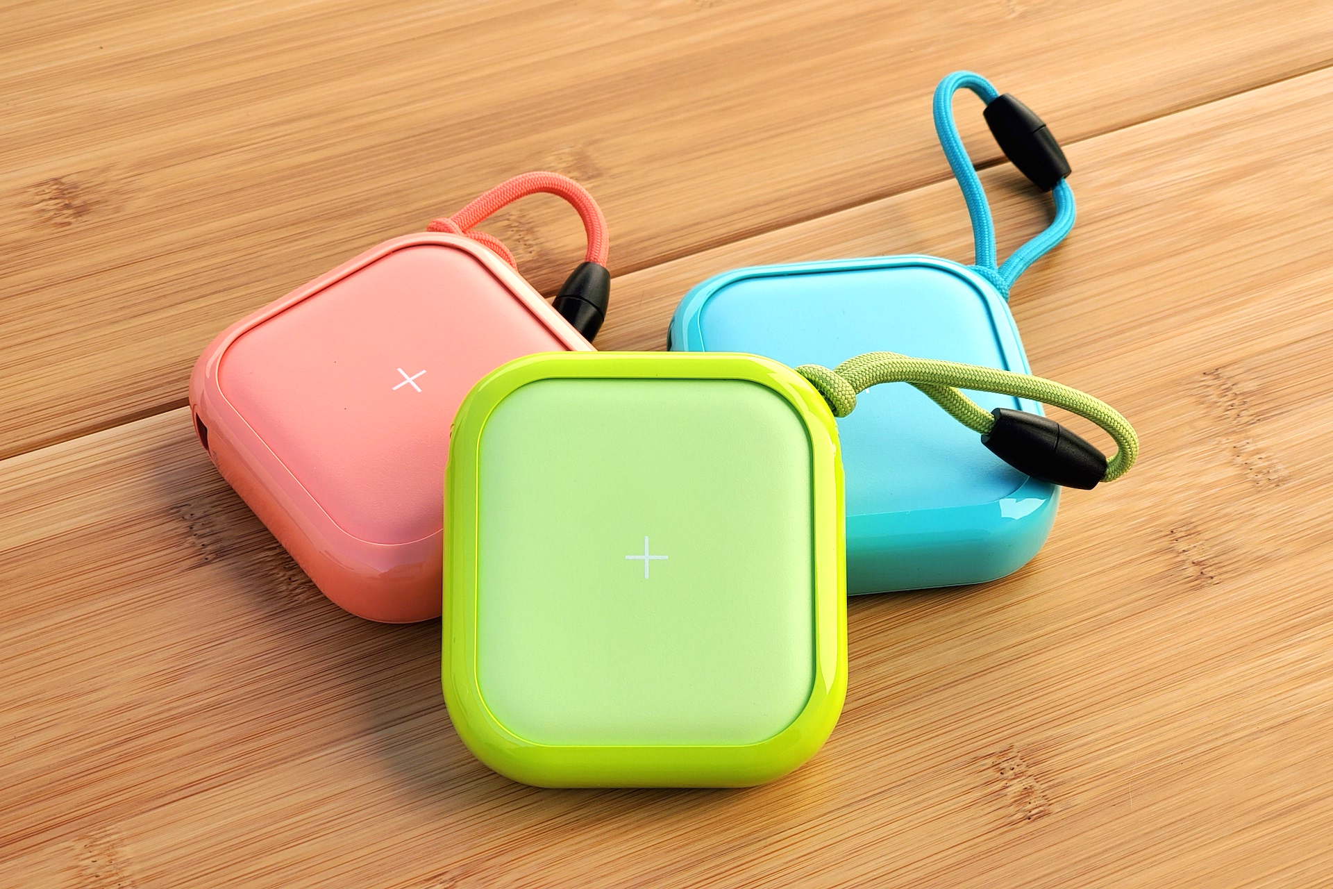 ワイヤレス充電にも対応！ かっこかわいいモバイルバッテリー「MIPOW