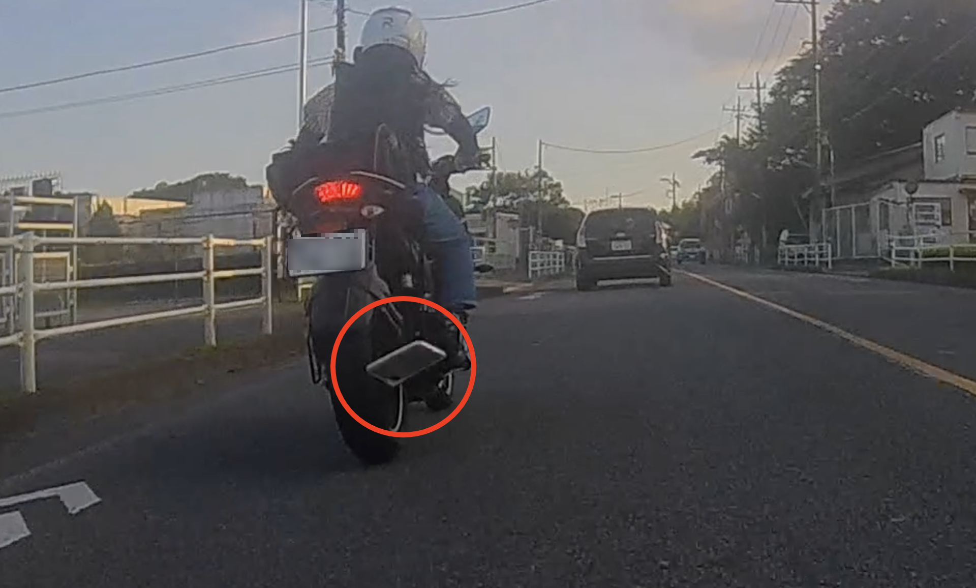ツーリング中のバイクから落ちたaquos Sense5gの運命 ケータイ Watch