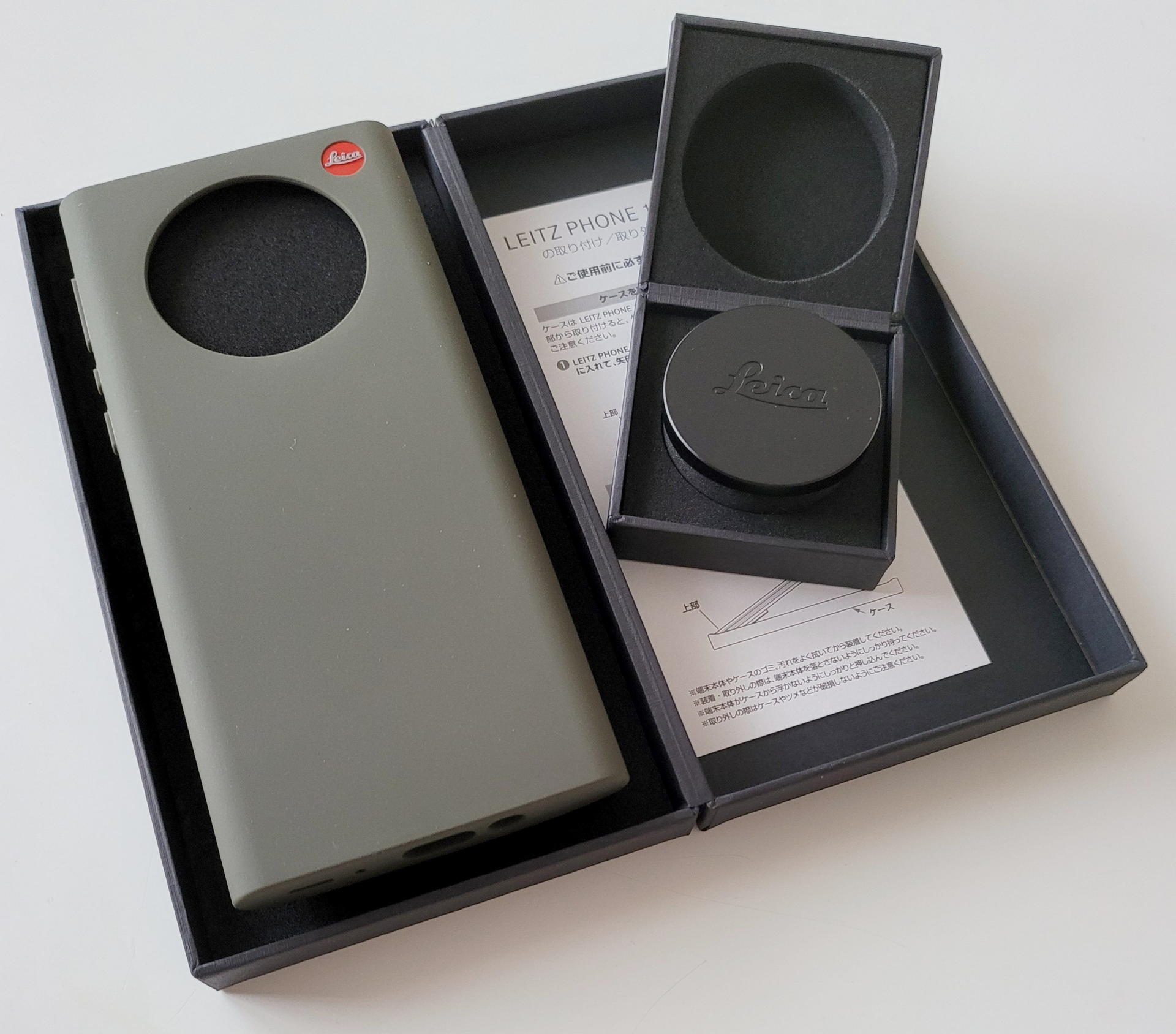 Leitz Phone 1の色違いシリコン製ケースとレンズキャップを買って