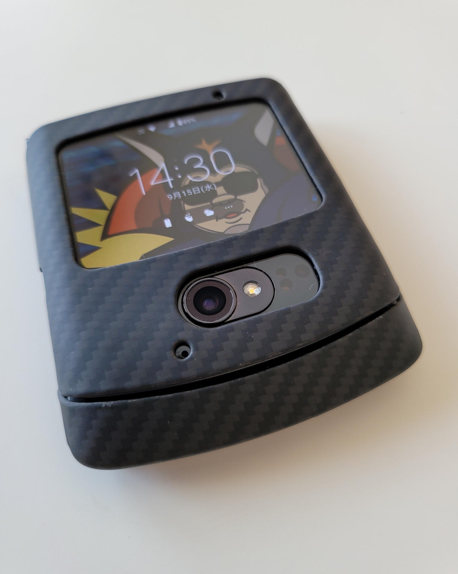 Motorola razrに最適なアラミドファイバーケース - ケータイ Watch