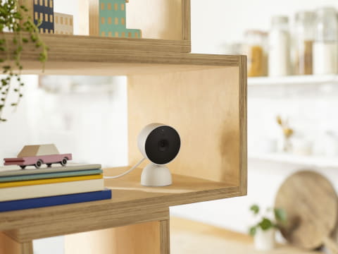 グーグル、屋内用スマカメ「Google Nest Cam（電源アダプター式