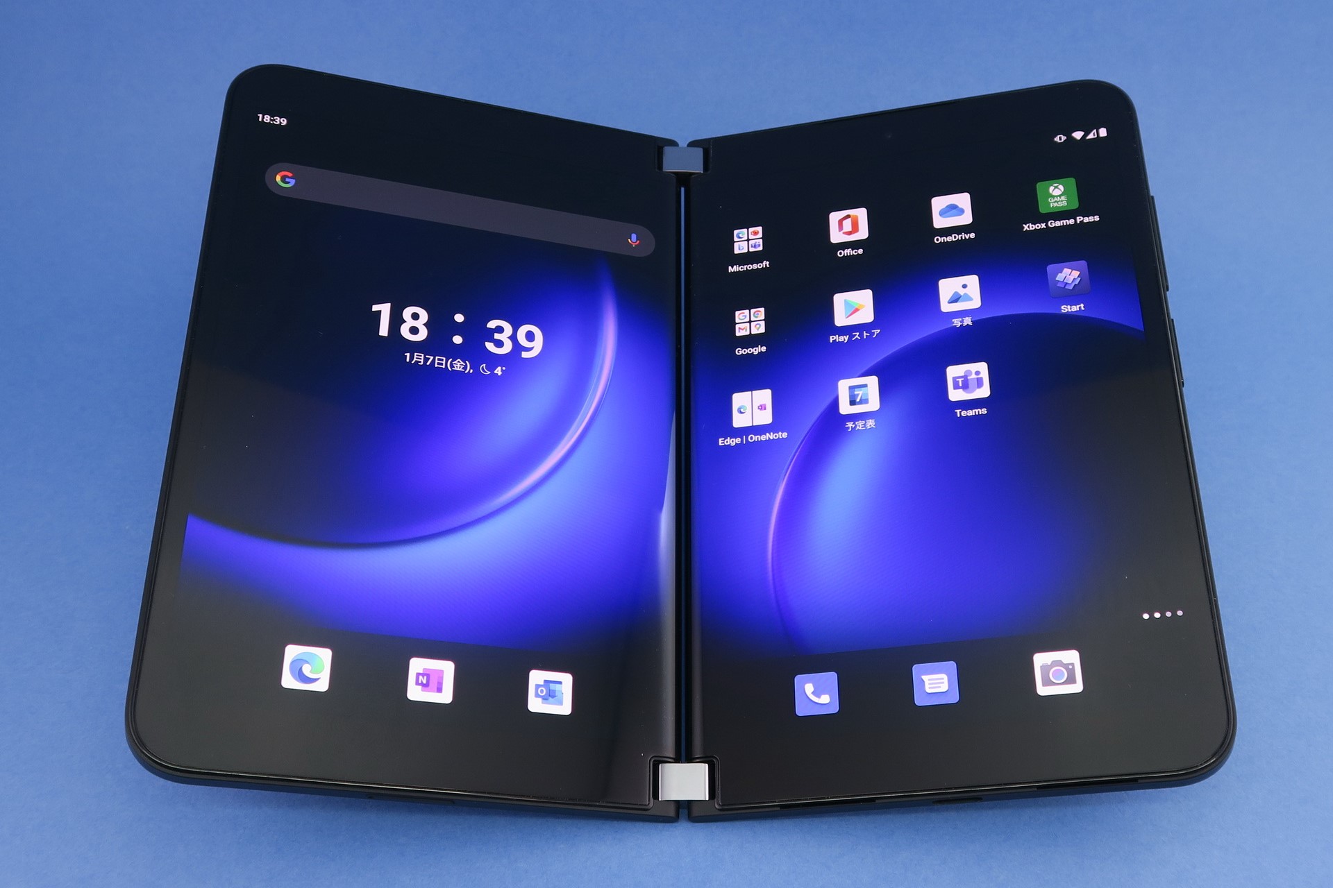 デュアルスクリーンで拡がる新しいモバイルの世界――「Surface Duo 2
