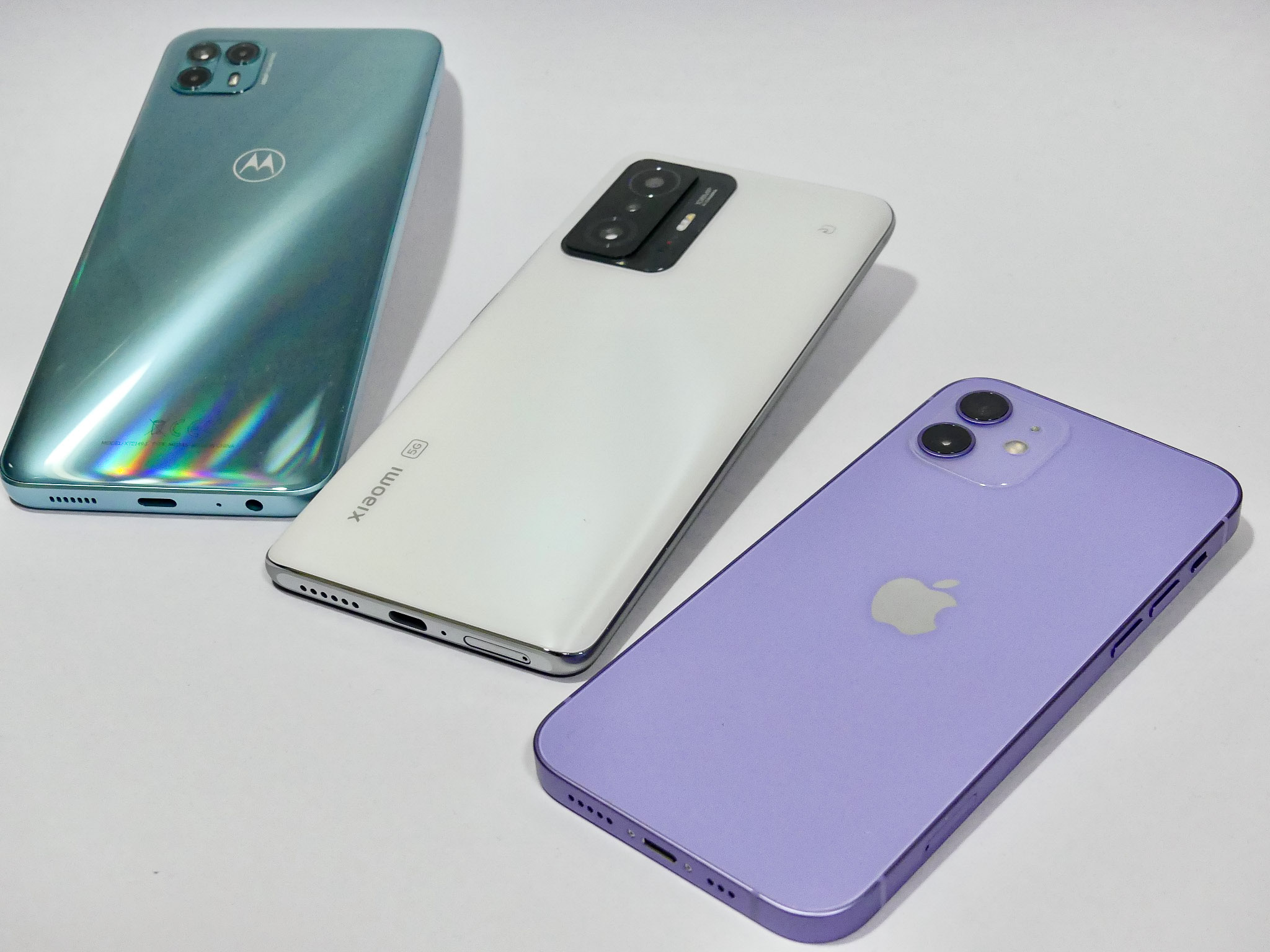 新生活にスマホの買い換え！ 5G対応「iPhone 12」「Xiaomi 11T Pro