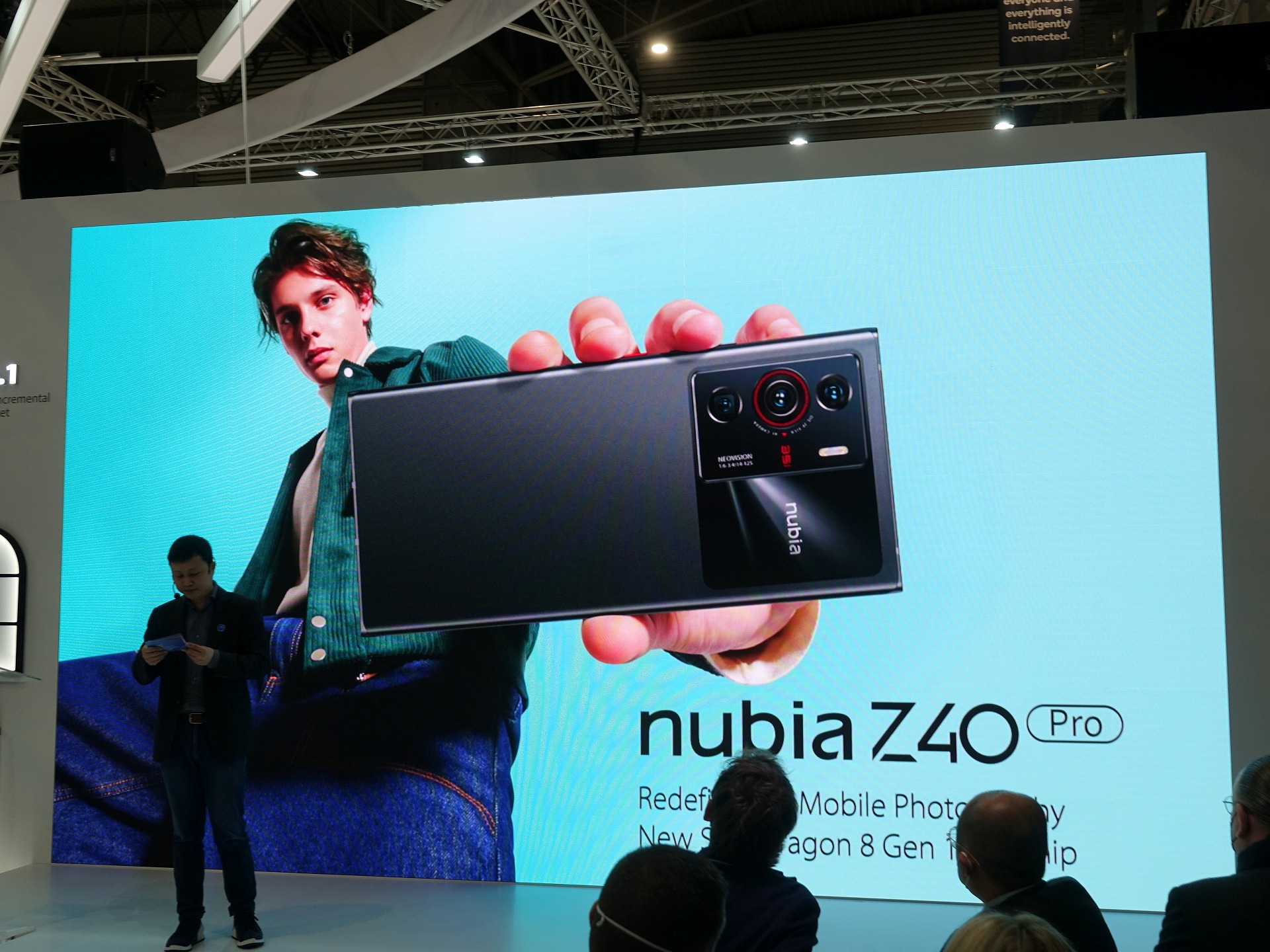 ZTE、Nubia/Bladeの新スマホをお披露目 - ケータイ Watch