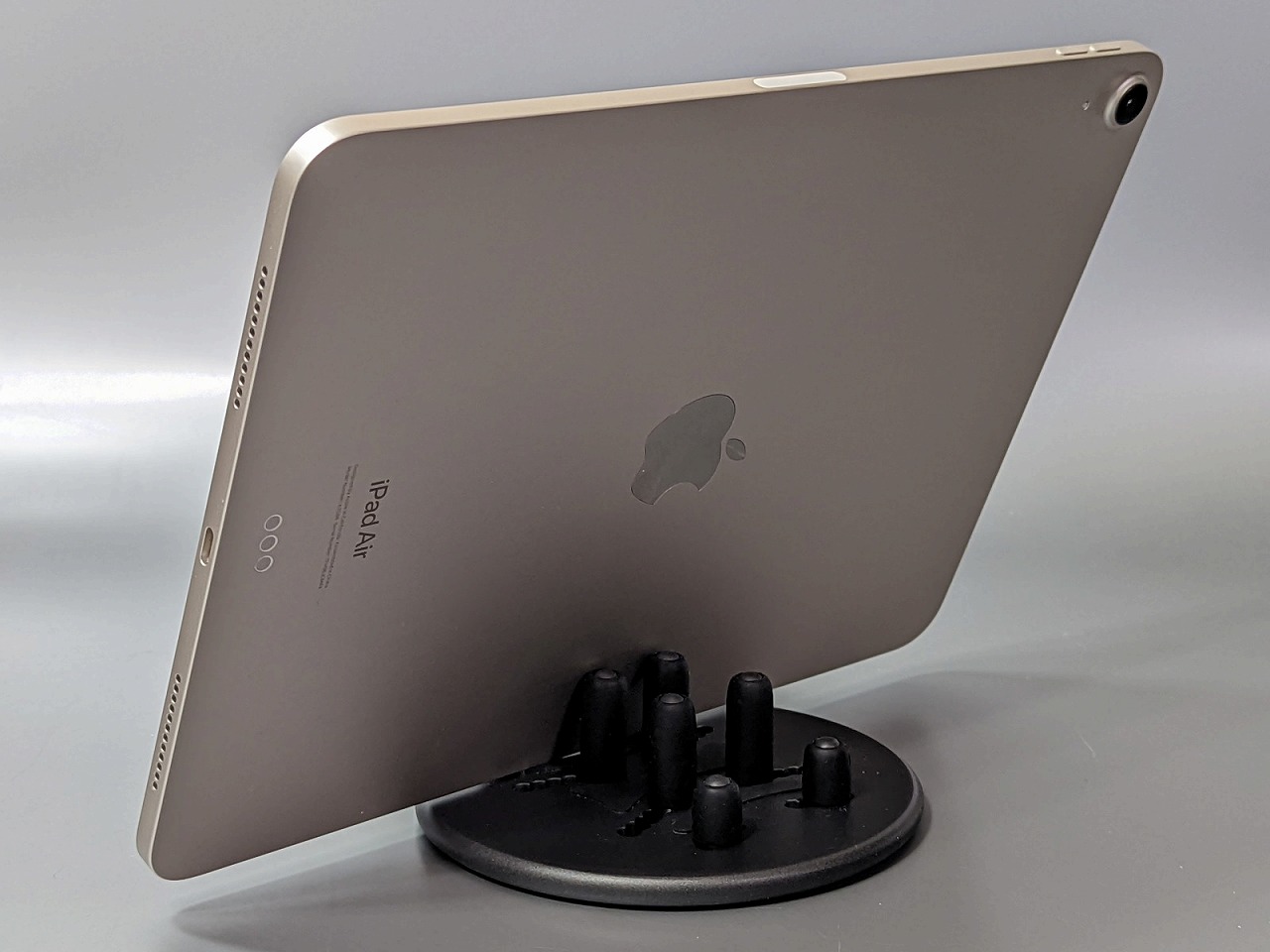 ノートパソコンからスマホまで何でも立てられて安定感抜群なマルチ