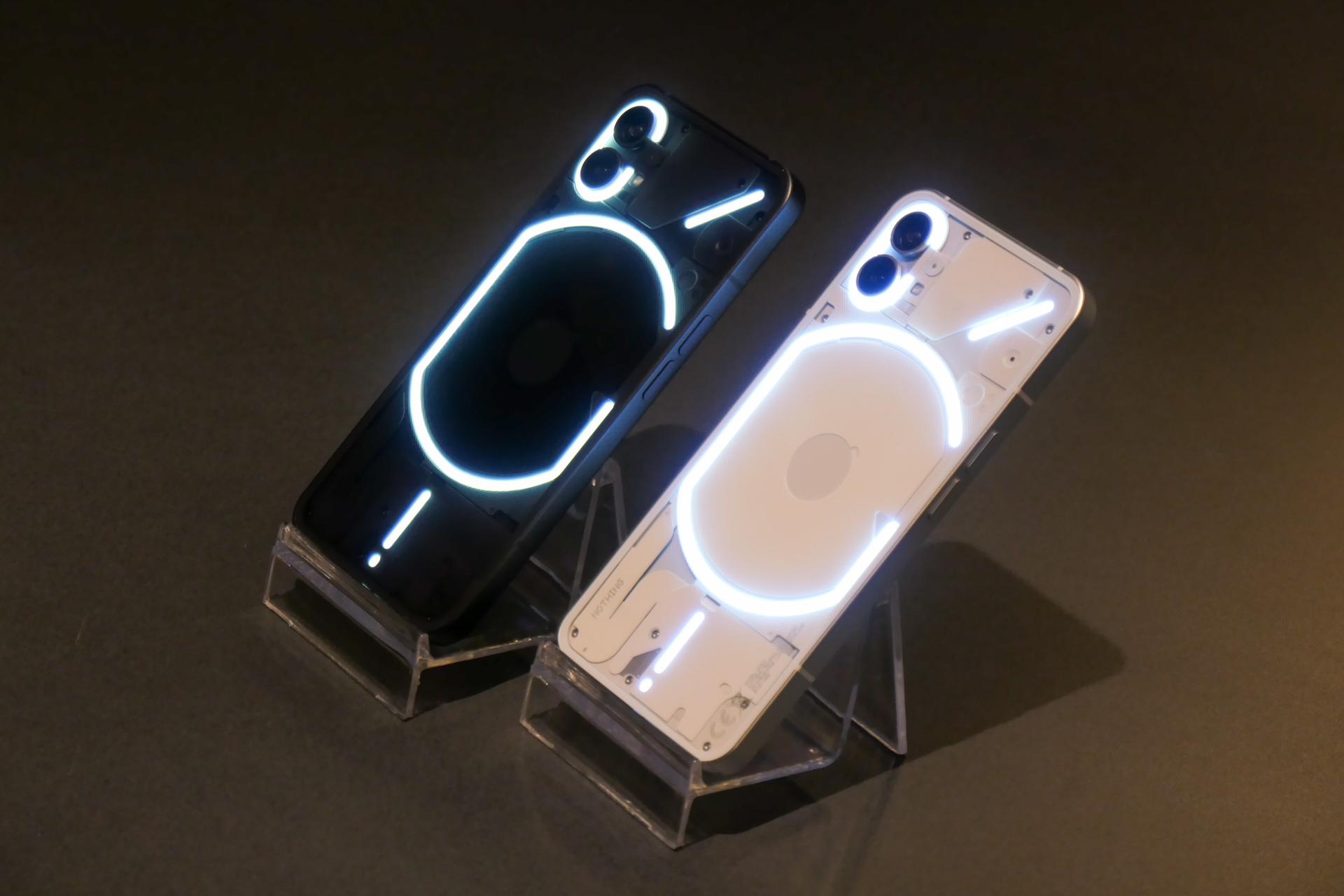 Nothing Phone (1)」、8月2日に国内で限定発売か - ケータイ Watch