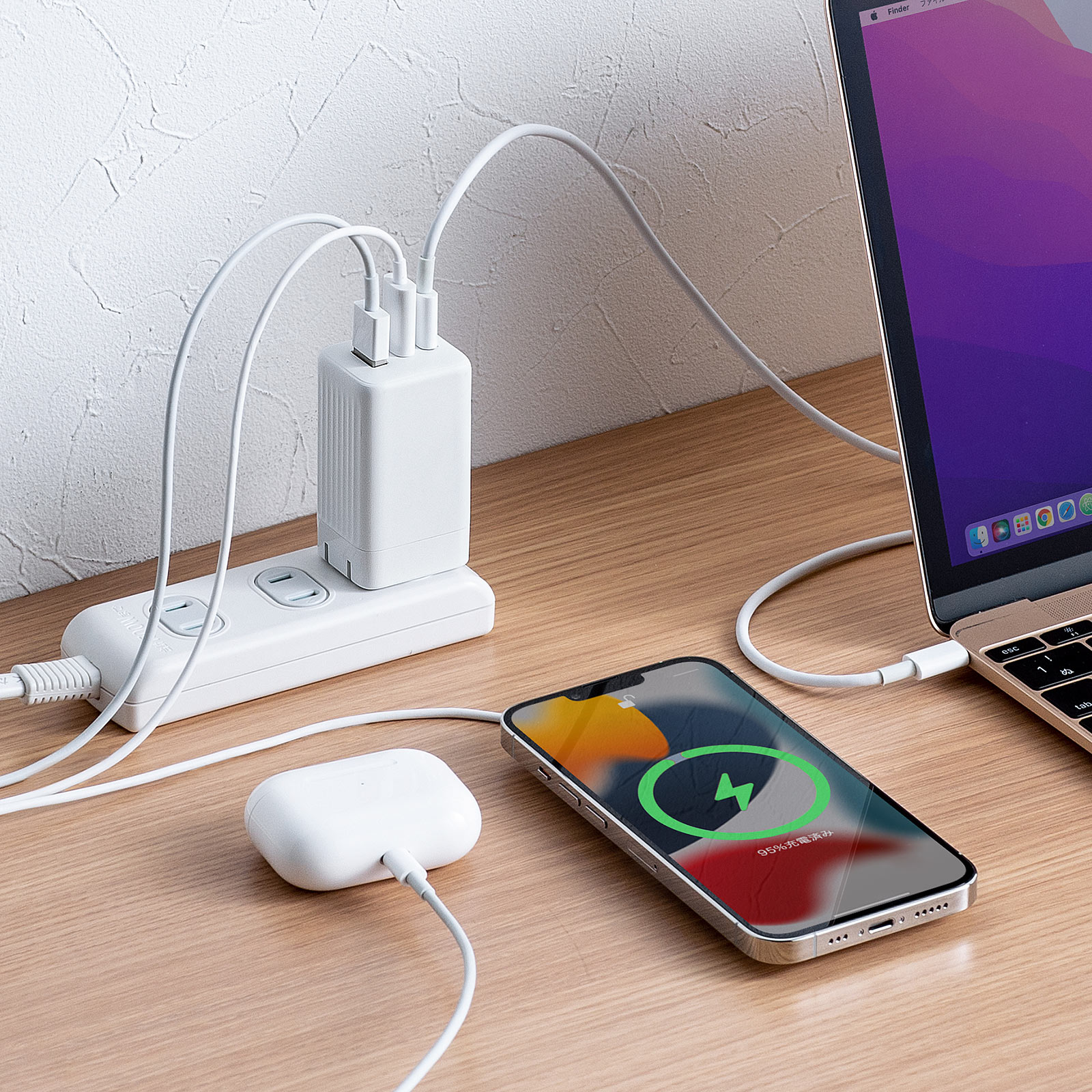 サンワサプライ、最大65W出力のマルチポートGaN充電器を発売
